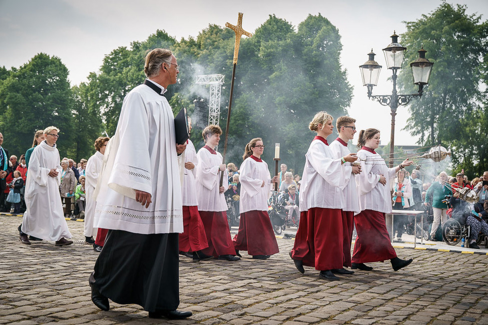 Bundespräsident Frank-Walter Steinmeier und Elke Büdenbender bei der Eucharistiefeier zum Hochfest Christi Himmelfahrt beim 101. Deutschen Katholikentag in Münster