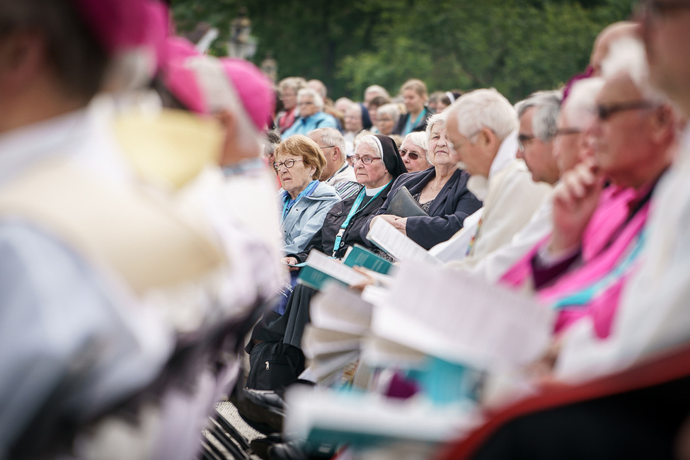 Bundespräsident Frank-Walter Steinmeier und Elke Büdenbender bei der Eucharistiefeier zum Hochfest Christi Himmelfahrt beim 101. Deutschen Katholikentag in Münster