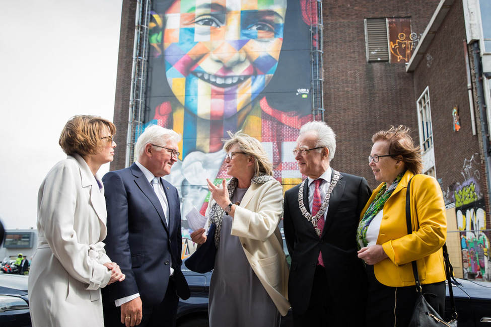 Bundespräsident Frank-Walter Steinmeier und Elke Büdenbender besuchen gemeinsam mit dem geschäftsführenden Bürgermeister von Amsterdam, Jozias van Aartsen, die ehemalige Werft NDSM in Amsterdam