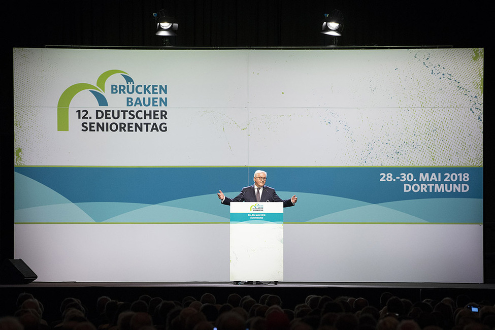 Bundespräsident Frank-Walter Steinmeier hält eine Ansprache im Kongresszentrum der Westfalenhalle anlässlich der Eröffnung des 12. Deutschen Seniorentages in Dortmund 