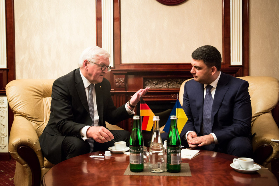 Bundespräsident Frank-Walter Steinmeier beim Gespräch mit dem Premierminister Wolodymyr Hroisman im Regierungshaus in Kiew anlässlich seines offiziellen Besuchs in der Ukraine