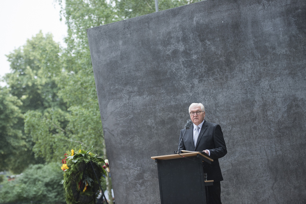 Bundespräsident Frank-Walter Steinmeier hält eine Ansprache beim Festakt "Zehn Jahre Denkmal für die im Nationalsozialismus verfolgten Homosexuellen" in Berlin 