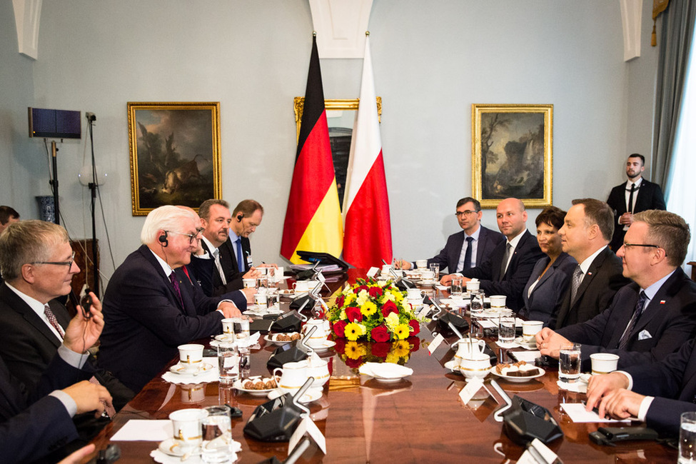Bundespräsident Frank-Walter Steinmeier im Austausch mit dem Präsidenten der Republik Polen, Andrzej Duda, und seiner Delegation