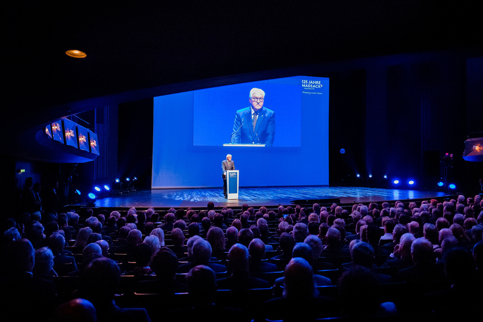 Bundespräsident Frank-Walter Steinmeier hält eine Ansprache bei dem Festakt zu 125 Jahren Madsack Mediengruppe im Opernhaus Hannover