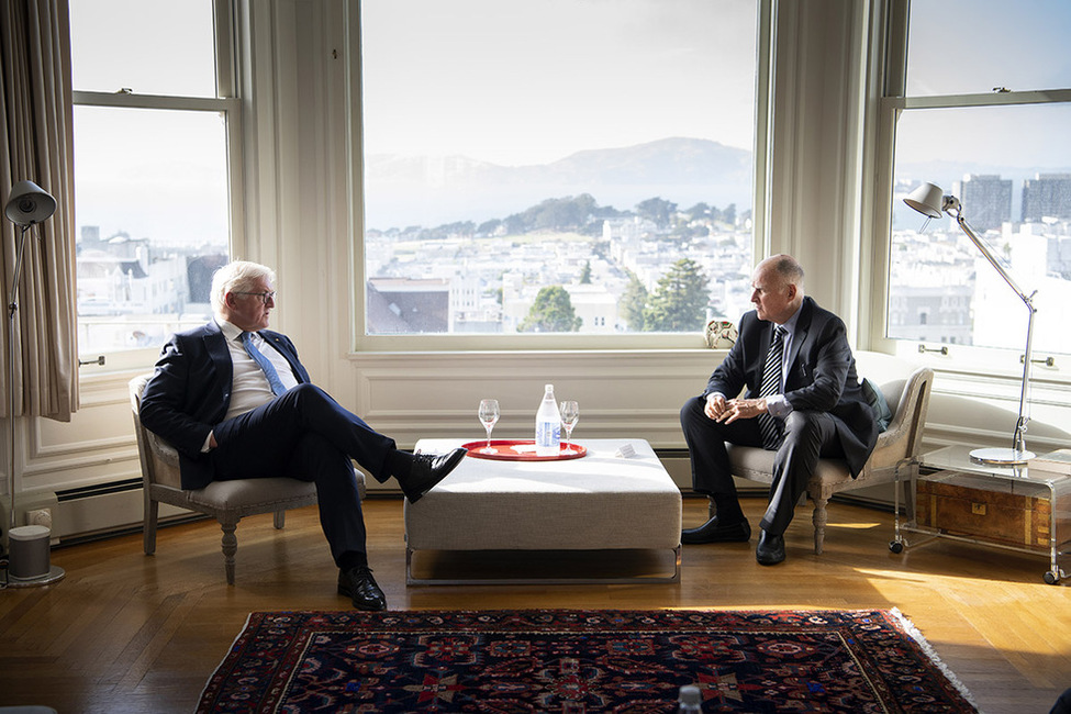 Bundespräsident Frank-Walter Steinmeier beim Gespräch mit dem Gouverneur von Kalifornien, Edmund 'Jerry' Brown, im Generalkonsulat in San Francisco anlässlich der Reise in die USA 