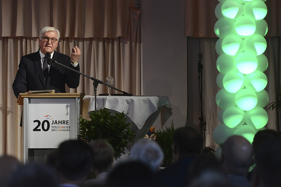 Bundespräsident Frank-Walter Steinmeier hält ein Ansprache bei der Jubiläumsveranstaltung "20 Jahre Tolerantes Brandenburg" in Cottbus