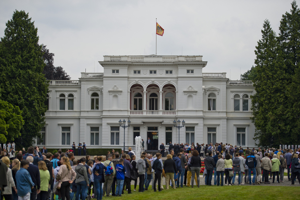 Bundespräsident Frank-Walter Steinmeier und Elke Büdenbender haben zum Tag der offenen Tür in die Villa Hammerschmidt eingeladen