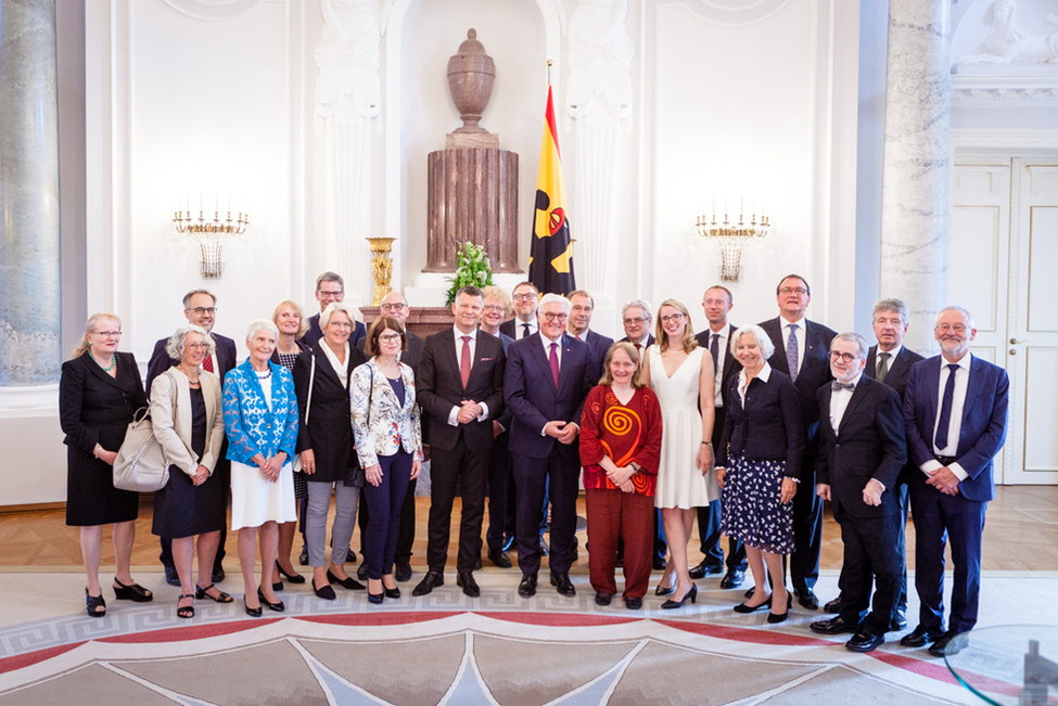 Bundespräsident Frank-Walter Steinmeier beim Empfang für die Mitglieder des Deutschen Ethikrates im Langhanssaal von Schloss Bellevue