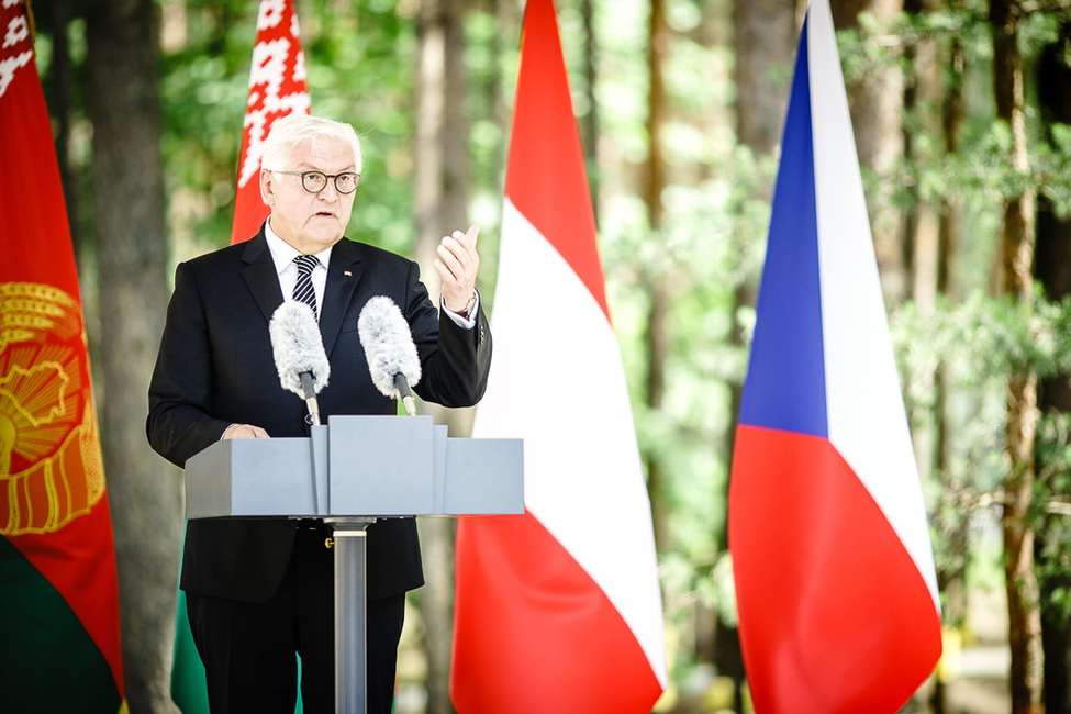 Bundespräsident Frank-Walter Steinmeier hält eine Rede zur Eröffnung der Gedenkstätte Malyj Trostenez in Minsk in der Republik Belarus 