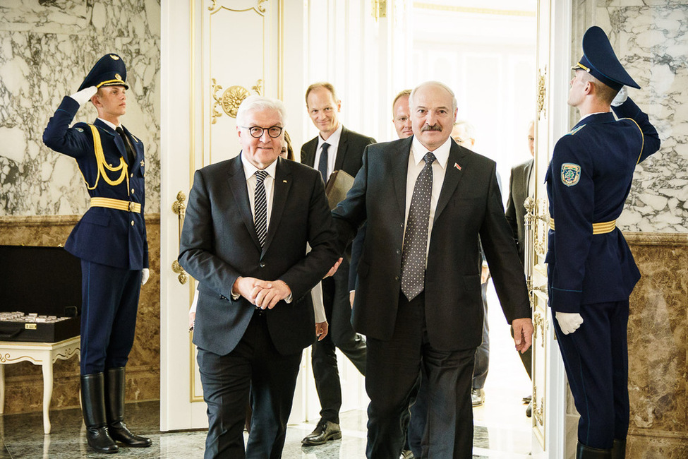 Bundespräsident Frank-Walter Steinmeier wird von Präsident Lukaschenko im Palast der Unabhängigkeit in Minsk anlässlich der Eröffnung der Gedenkstätte Malyj Trostenez in der Republik Belarus empfangen