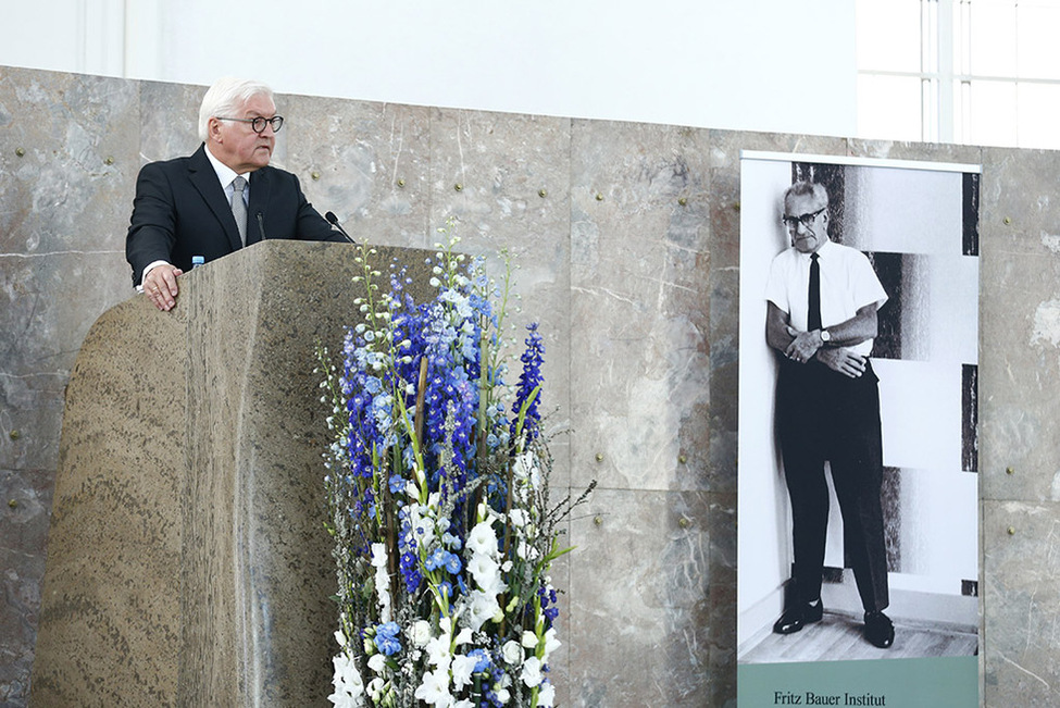 Bundespräsident Frank-Walter Steinmeier hält eine Ansprache bei einem Gedenkakt zum 50. Todestag von Fritz Bauer in der Paulskirche in Frankfurt am Main