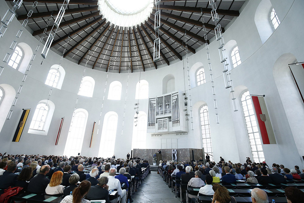 Bundespräsident Frank-Walter Steinmeier hält eine Ansprache bei einem Gedenkakt zum 50. Todestag von Fritz Bauer in der Paulskirche in Frankfurt am Main
