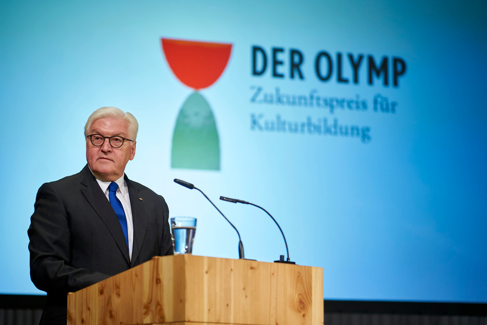 Bundespräsident Frank-Walter Steinmeier hält eine Ansprache bei der Verleihung des 'Zukunftspreises für Kulturbildung – DER OLYMP' in der Barenboim-Said Akademie in Berlin 