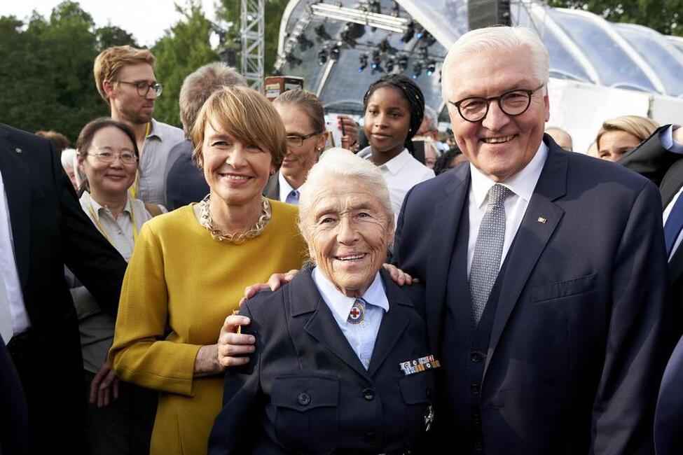 Bundespräsident Frank-Walter Steinmeier und Elke Büdenbender begegnen ehrenamtlich engagierten Bürgern während des Bürgerfests des Bundespräsidenten 2018