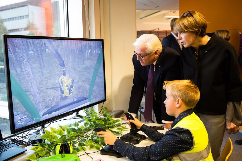 Bundespräsident Frank-Walter Steinmeier und Elke Büdenbender beim Besuch der Bildungsinitiative 'Me&MyCity' in Espoo anlässlich des Staatsbesuchs in Finnland