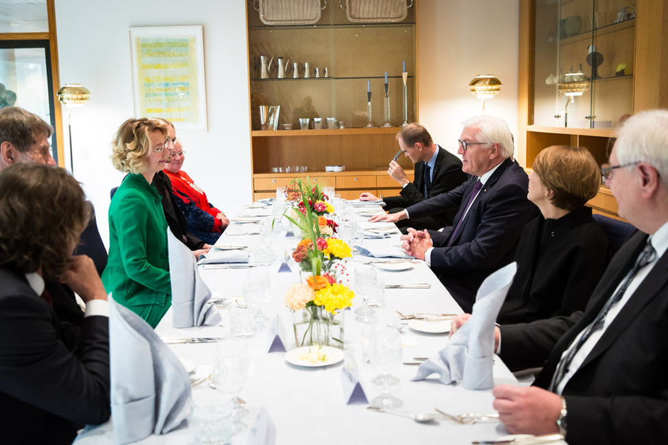 Bundespräsident Frank-Walter Steinmeier und Elke Büdenbender beim einem Mittagessen mit Vertretern der finnischen Gesellschaft anlässlich des Staatsbesuchs in Finnland