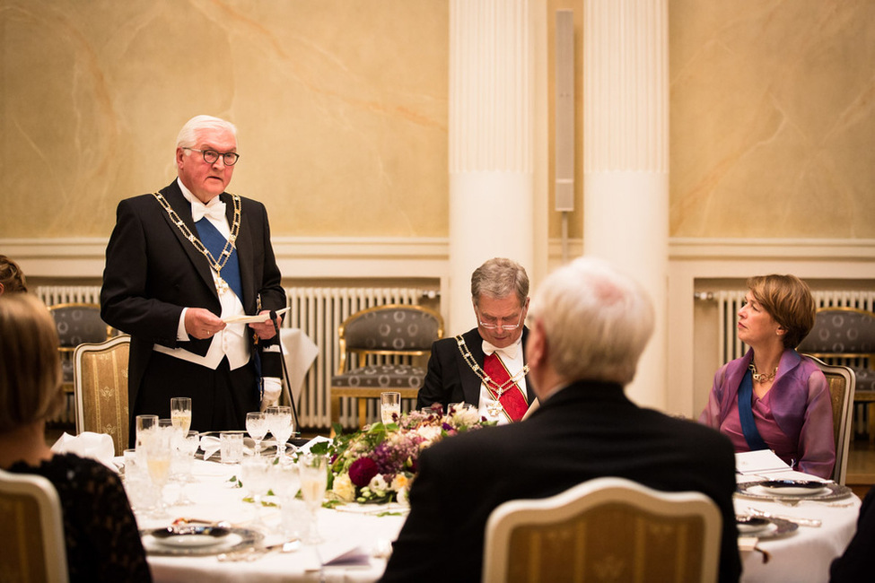 Bundespräsident Frank-Walter Steinmeier hält eine Rede beim Staatsbankett, gegeben vom Staatspräsidenten der Republik Finnland, Sauli Niinistö, und seiner Frau Jenni Haukio im Palais des Staatspräsidenten anlässlich des Staatsbesuchs in Finnland