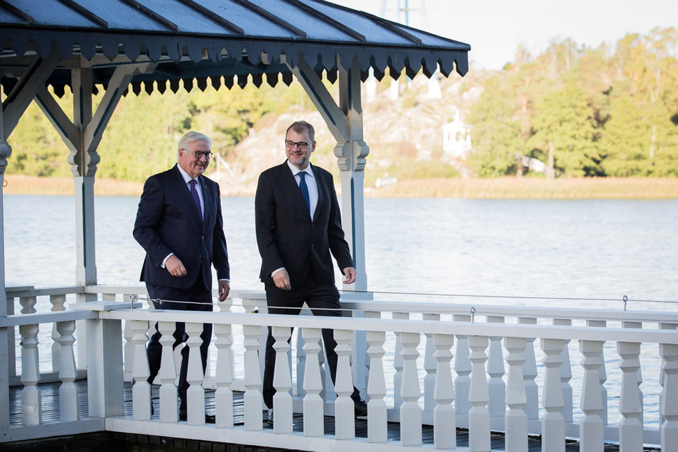 Bundespräsident Frank-Walter Steinmeier im Gespräch mit dem Ministerpräsidenten der Republik Finnland, Juha Sipilä , in dessen Kesäranta Residenz anlässlich des Staatsbesuchs 
