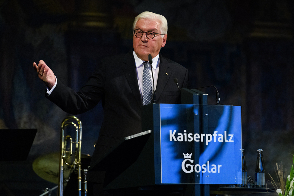 Bundespräsident Frank-Walter Steinmeier hält eine Laudatio auf Sigmar Gabriel anlässlich der Verleihung des Ehrenbürgerrechts der Stadt Goslar an Bundesminister a. D. Sigmar Gabriel in Goslar