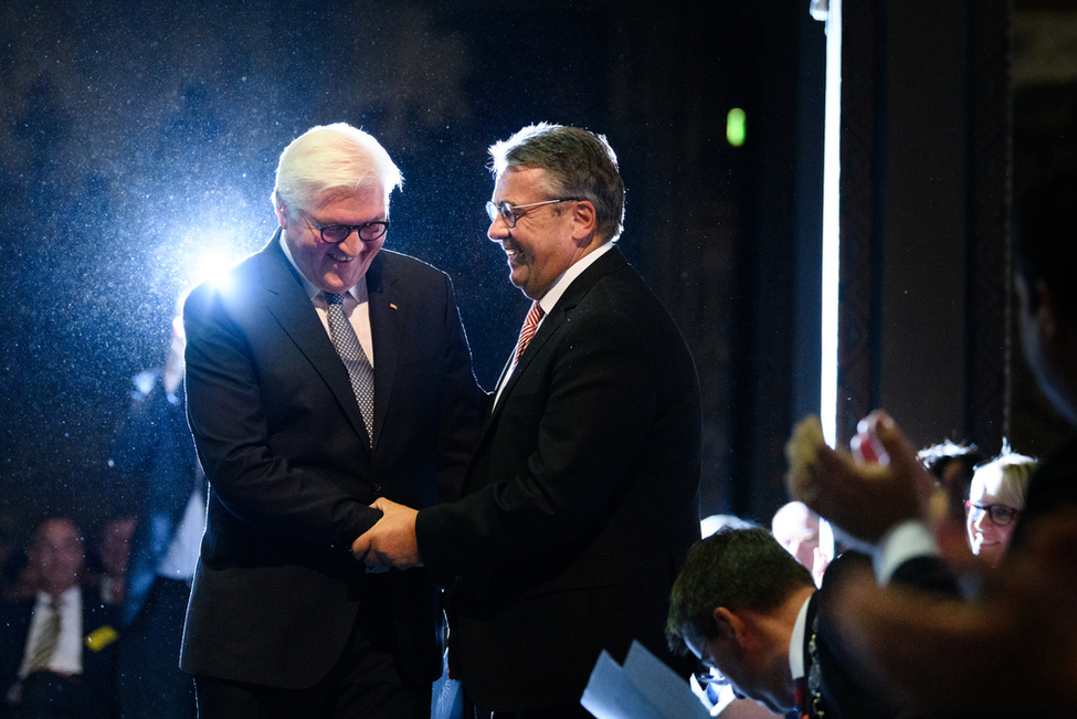 Bundespräsident Frank-Walter Steinmeier mit Sigmar Gabriel anlässlich der Verleihung des Ehrenbürgerrechts der Stadt Goslar an Bundesminister a. D. Sigmar Gabriel in Goslar