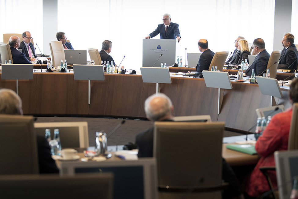 Bundespräsident Frank-Walter Steinmeier bei der Begegnung mit dem EZB-Direktorium während des Besuchs der Europäischen Zentralbank in Frankfurt am Main