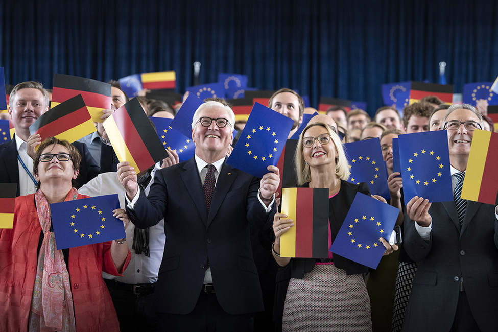 Bundespräsident Frank-Walter Steinmeier bei der Begegnung mit deutschen Mitarbeiterinnen und Mitarbeitern im Besucherzentrum der Europäischen Zentralbank in Frankfurt am Main