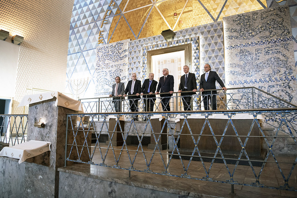 Bundespräsident Frank-Walter Steinmeier bei einer Führung der Westend-Synagoge durch Salomon Korn, Vorstandsvorsitzender der Jüdischen Gemeinde Frankfurt am Main
