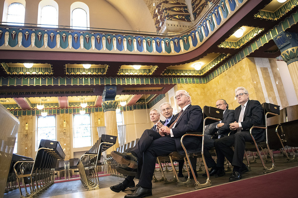 Bundespräsident Frank-Walter Steinmeier bei einer Führung der Westend-Synagoge durch Salomon Korn, Vorstandsvorsitzender der Jüdischen Gemeinde Frankfurt am Main