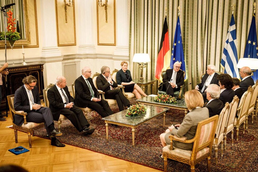 Bundespräsident Frank-Walter Steinmeier im Gespräch mit dem Präsidenten der Hellenischen Republik, Prokopios Pavlopoulos, im Präsidentenpalast in Athen anlässlich des Staatsbesuchs in der Hellenischen Republik