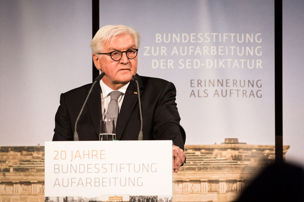 Bundespräsident Frank-Walter Steinmeier hält eine Ansprache beim Festakt zum 20-jährigen Bestehen der Bundesstiftung zur Aufarbeitung der SED-Diktatur im Museum für Kommunikation in Berlin 