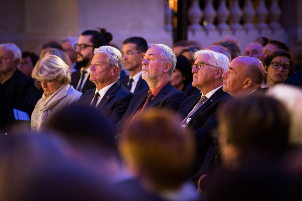 Bundespräsident Frank-Walter Steinmeier mit dem Vorsitzenden des Stiftungsrates, Markus Meckel, und dem Vorstandsvorsitzenden der Bundesstiftung zur Aufarbeitung der SED-Diktatur Rainer Eppelmann zum 20-jährigen Bestehen in Berlin 