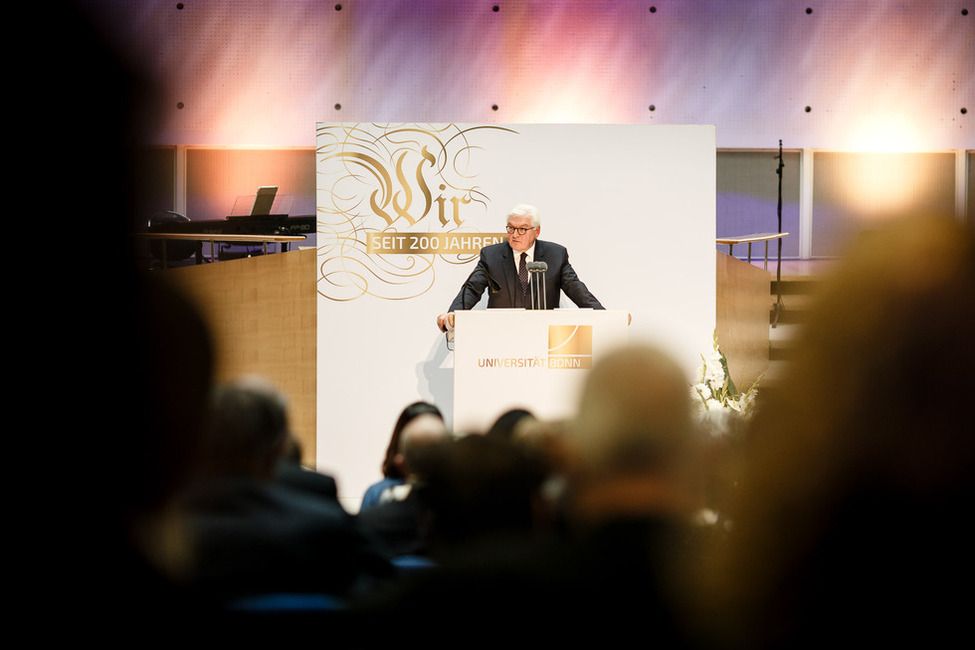 Bundespräsident Frank-Walter Steinmeier hält eine Ansprache bei der Eröffnung des Akademischen Jahres zum 200-jährigen Bestehen der Rheinischen Friedrich-Wilhelms-Universität Bonn im World Conference Center Bonn