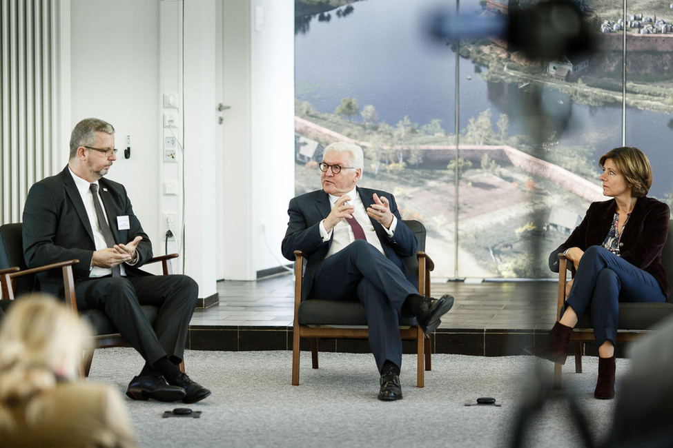 Bundespräsident Frank-Walter Steinmeier beim der Gesprächsrunde zum Thema 'Wirtschaftsstandort Konversionsfläche – Situation und Ausblick' in Zweibrücken anlässlich der Reise nach Rheinland-Pfalz im Rahmen von 'Land in Sicht – Zukunft ländlicher Räume'