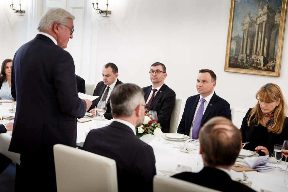 Bundespräsident Frank-Walter Steinmeier beim Mittagessen mit dem Präsidenten der Republik Polen, Andrzej Duda, und seiner Delegation im Schinkelsaal von Schloss Bellevue 