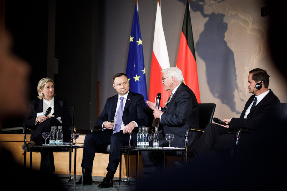 Bundespräsident Frank-Walter Steinmeier bei der Podiumsdiskussion des Deutsch-Polnischen Forums mit dem Präsidenten der Republik Polen, Andrzej Duda, zum Thema 'Europa 1918-2018: Geschichte mit Zukunft?' im Weltsaal vom Auswärtigen Amt in Berlin 