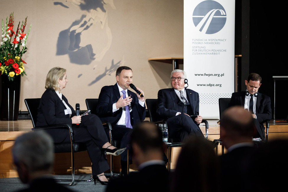 Bundespräsident Frank-Walter Steinmeier bei der Podiumsdiskussion des Deutsch-Polnischen Forums mit dem Präsidenten der Republik Polen, Andrzej Duda, zum Thema 'Europa 1918-2018: Geschichte mit Zukunft?' im Weltsaal vom Auswärtigen Amt in Berlin 