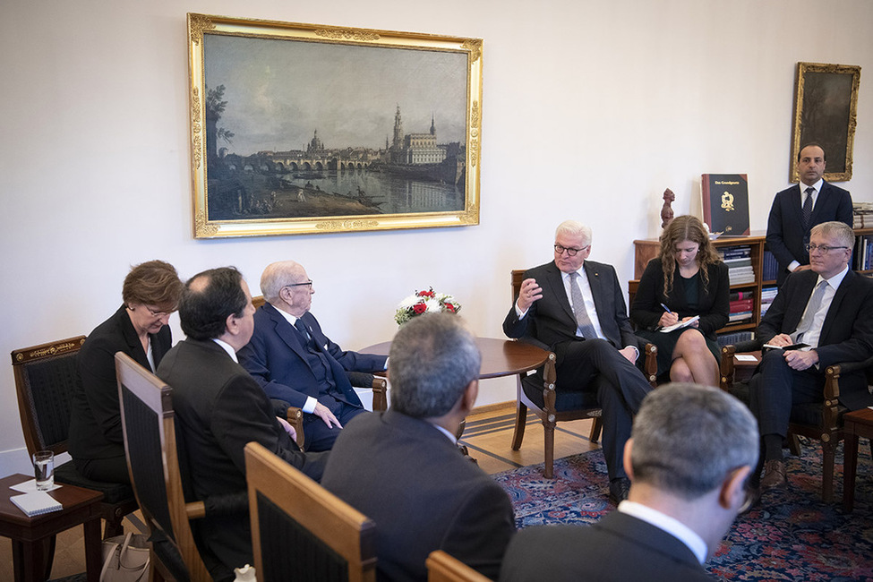 Bundespräsident Frank-Walter Steinmeier beim Gespräch mit dem Präsidenten der Tunesischen Republik, Béji Caïd Essebsi, im Amtszimmer von Schloss Bellevue 