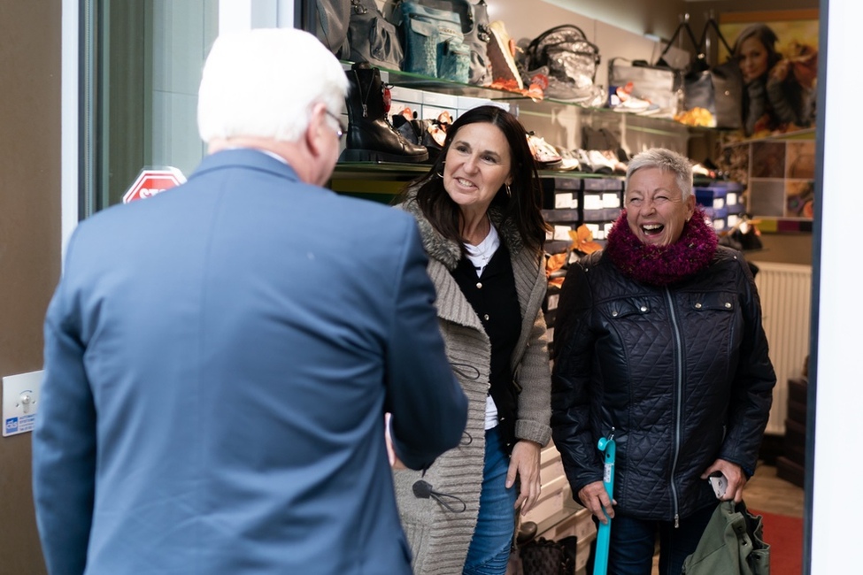 Bundespräsident Frank-Walter Steinmeier bei der Begegnung mit Bürgerinnen in der Chemnitzer Innenstadt 