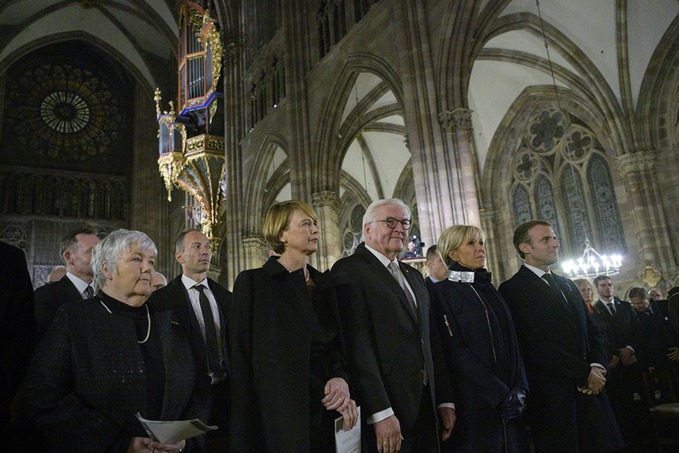 Bundespräsident Frank-Walter Steinmeier und Elke Büdenbender nehmen gemeinsam mit dem französischen Präsidenten Emmanuel Macron am Gedenkkonzert in der Kathedrale Notre Dame de Strasbourg anlässlich des Endes des Ersten Weltkrieges vor 100 Jahren teil