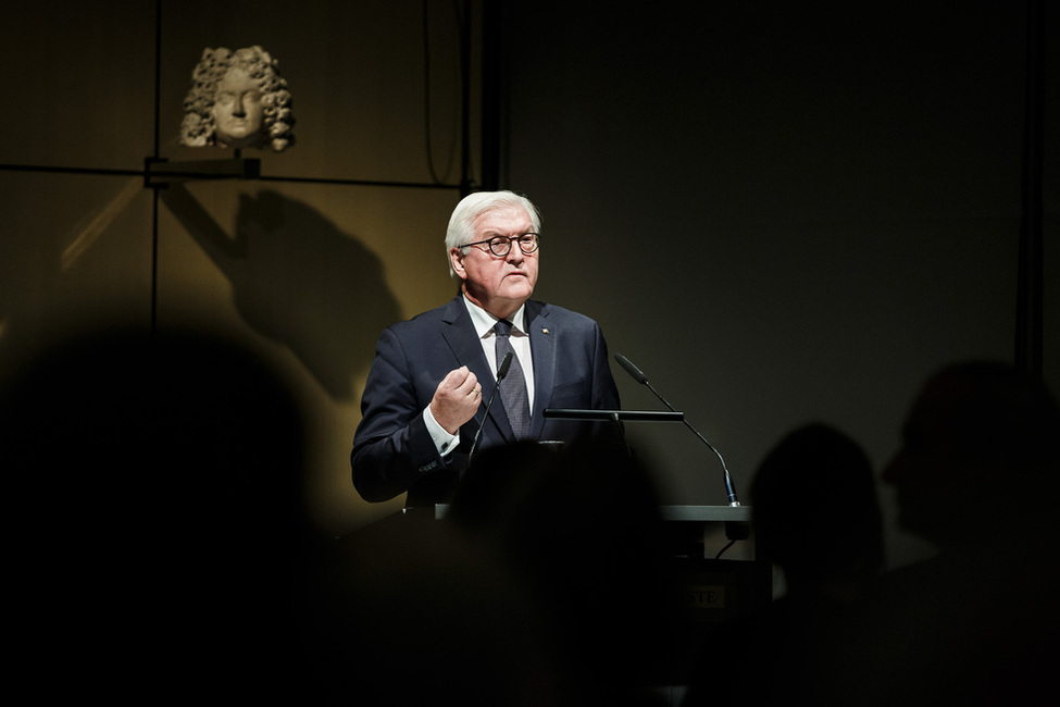 Bundespräsident Frank-Walter Steinmeier hält bei der Gedenkveranstaltung "Pogrom 1938" in der Akademie der Künste in Berlin eine Ansprache