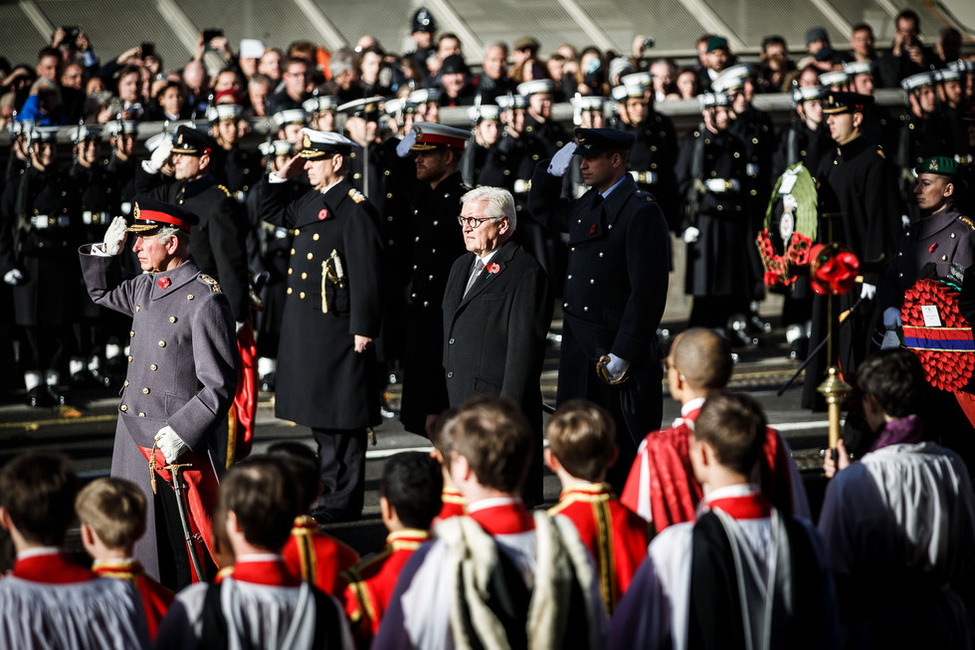 Bundespräsident Frank-Walter Steinmeier nimmt an der nationalen Gedenkzeremonie und Kranzniederlegung am Cenotaph in Whitehall anlässlich 100 Jahre Ende des Ersten Weltkrieges in London teil