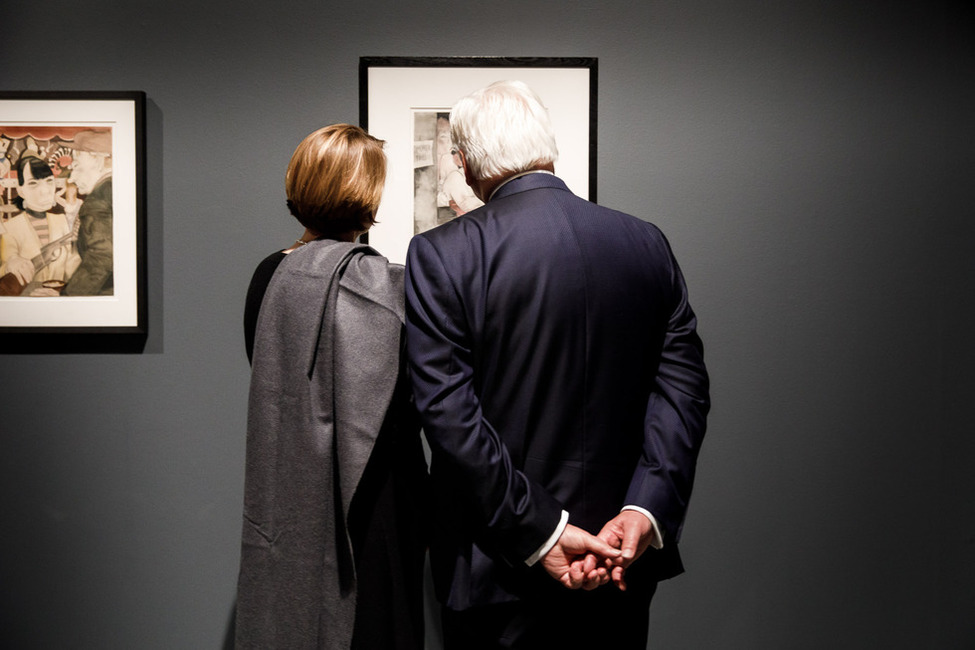 Bundespräsident Frank-Walter Steinmeier und Elke Büdenbender bei einem Besuch der Tate Gallery of Modern Art anlässlich 100 Jahre Ende des Ersten Weltkrieges in London 