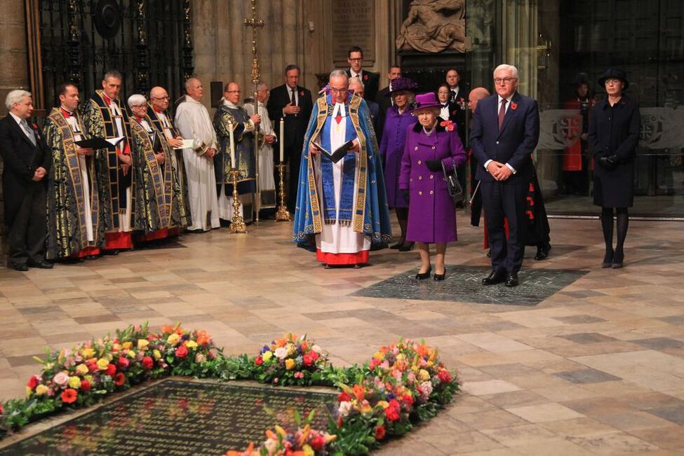 Bundespräsident Frank-Walter Steinmeier und Elke Büdenbender nehmen am Gedenkgottesdienst in der Westminster Abbey gemeinsam mit Königin Elizabeth II anlässlich 100 Jahre Ende des Ersten Weltkrieges in London teil