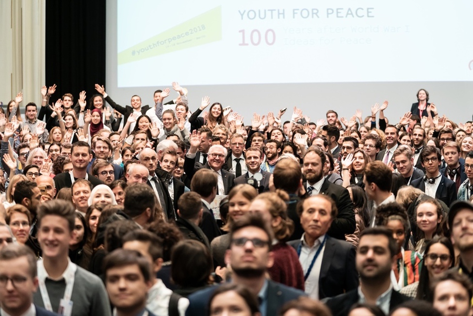 Bundespräsident Frank-Walter Steinmeier bei der Veranstaltung der internationalen Jugendbegegnung  "Youth for Peace – 100 Jahre Ende Erster Weltkrieg, 100 Ideen für den Frieden" gemeinsam mit dem französischen Präsidenten Emmanuel Macron in Berlin