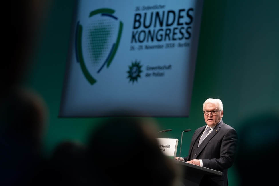 Bundespräsident Frank-Walter Steinmeier hält eine Rede zur Eröffnung des 26. Bundeskongresses der Gewerkschaft der Polizei in Berlin