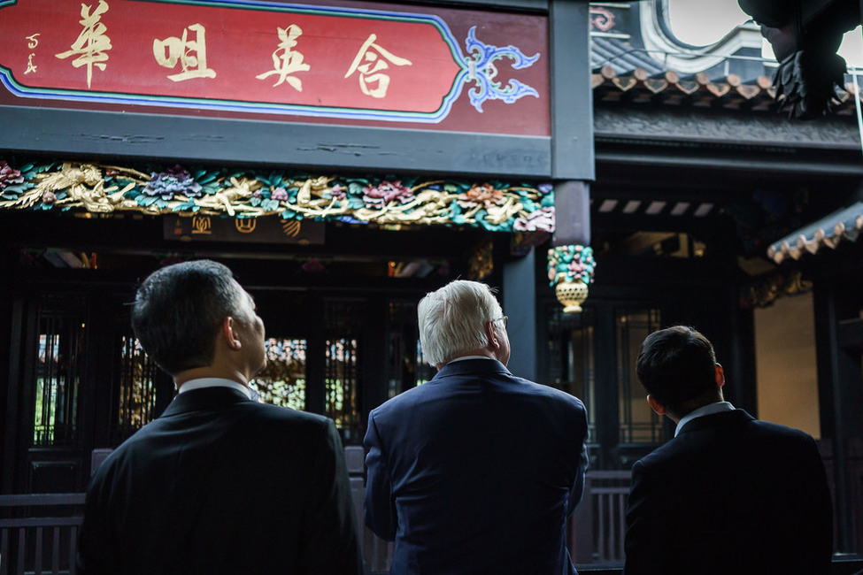 Bundespräsident Frank-Walter Steinmeier bei einem Besuch des Kanton-Oper-Museums in Kanton anlässlich des Staatsbesuchs in der Volksrepublik China 