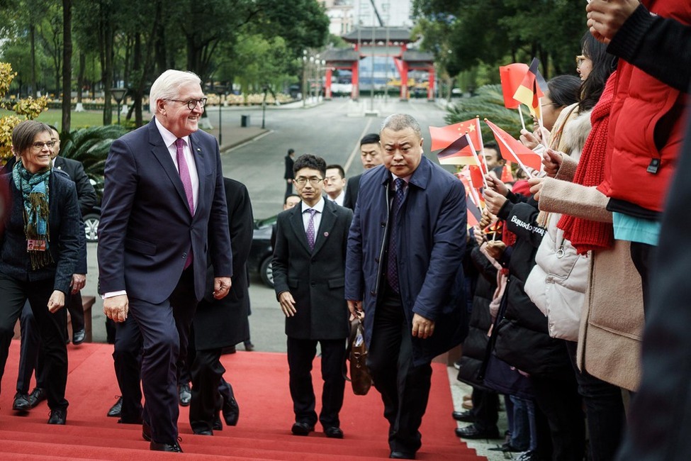 Bundespräsident Frank-Walter Steinmeier bei der Ankunft an der Sichuan Universität in Chengdu anlässlich des Staatsbesuchs in der Volksrepublik China 