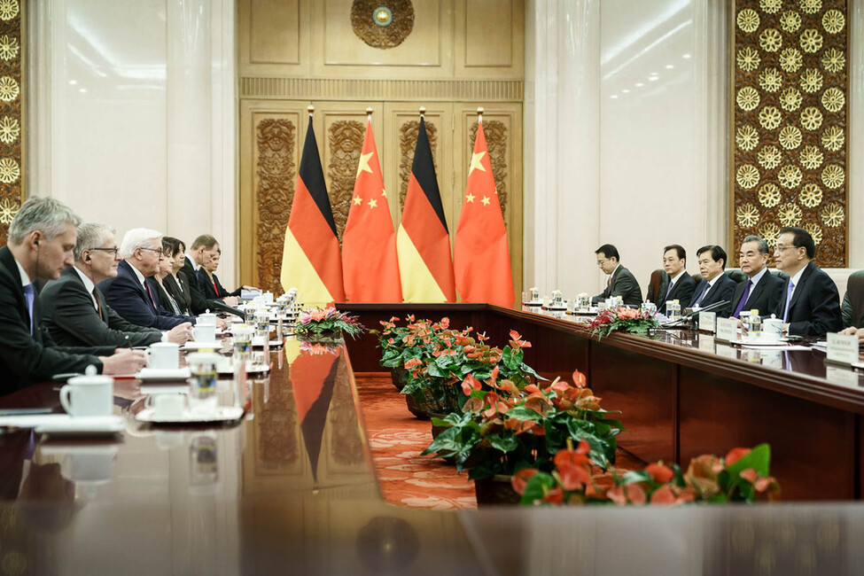 Bundespräsident Frank-Walter Steinmeier im Gespräch mit dem Ministerpräsidenten der Volksrepublik China, Ll Keqiang, in Peking anlässlich des Staatsbesuchs in der Volksrepublik China