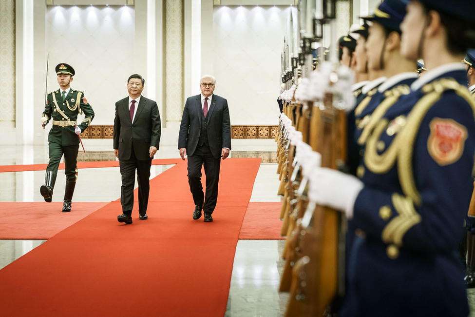 Bundespräsident Frank-Walter Steinmeier bei der Begrüßung mit militärischen Ehren durch den Staatspräsidenten XI Jinping in Peking anlässlich des Staatsbesuchs in der Volksrepublik China