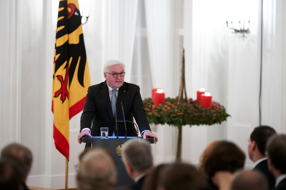Bundespräsident Frank-Walter Steinmeier hält eine Ansprache anlässlich des Adventskonzertes im Großen Saal in Schloss Bellevue